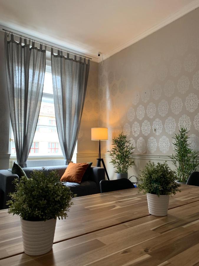 Onefam Old Town Hostel Praha Bagian luar foto