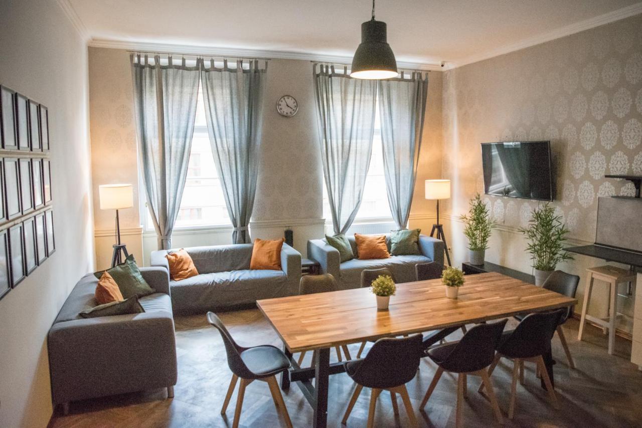 Onefam Old Town Hostel Praha Bagian luar foto