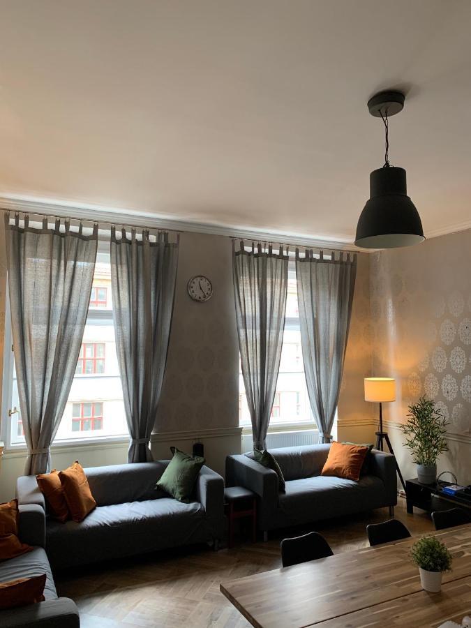 Onefam Old Town Hostel Praha Bagian luar foto