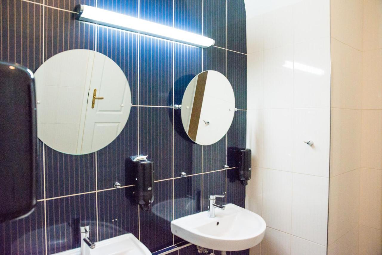 Onefam Old Town Hostel Praha Bagian luar foto