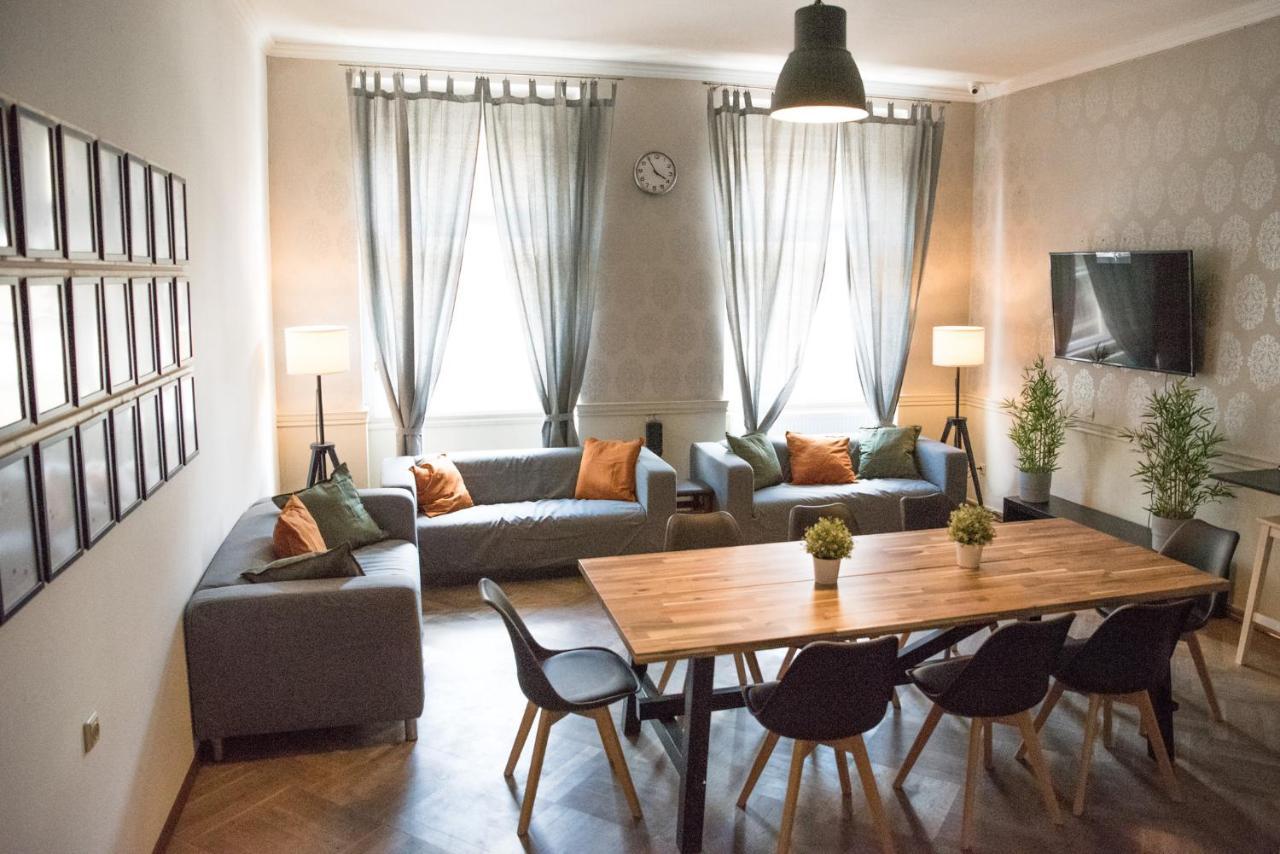 Onefam Old Town Hostel Praha Bagian luar foto
