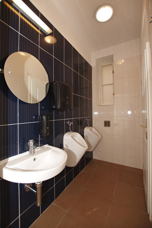 Onefam Old Town Hostel Praha Bagian luar foto