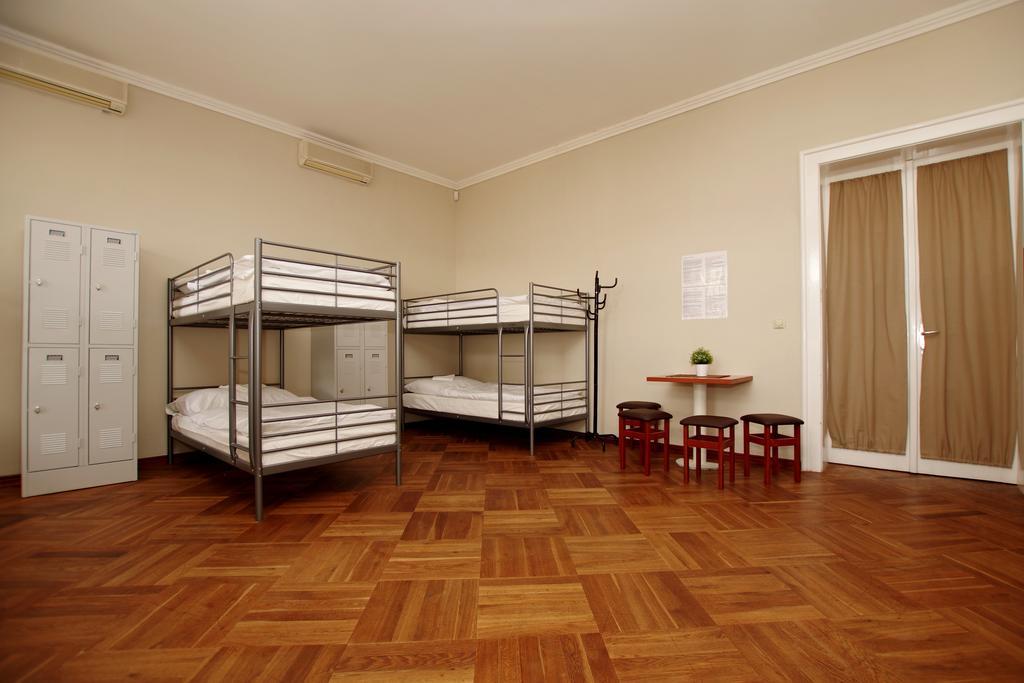 Onefam Old Town Hostel Praha Bagian luar foto